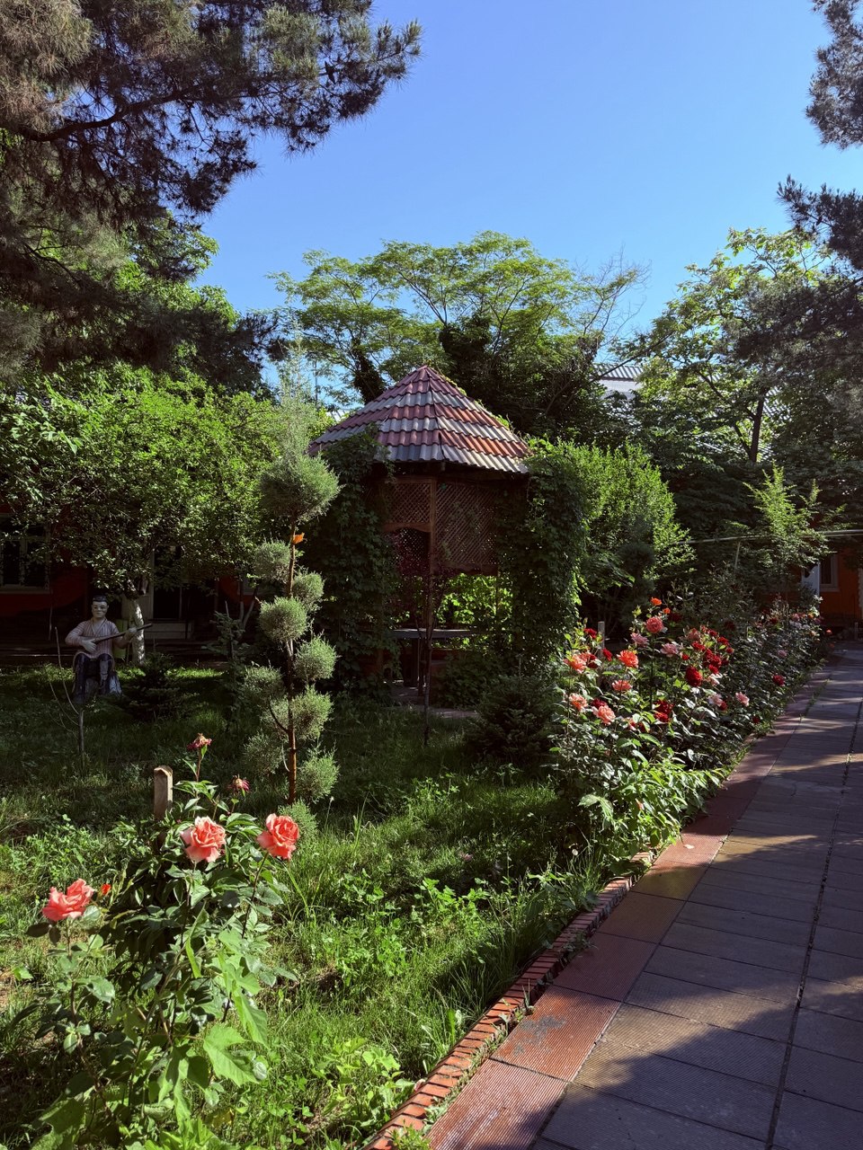 Sanatoriyaning kunduzgi ko'rinishi